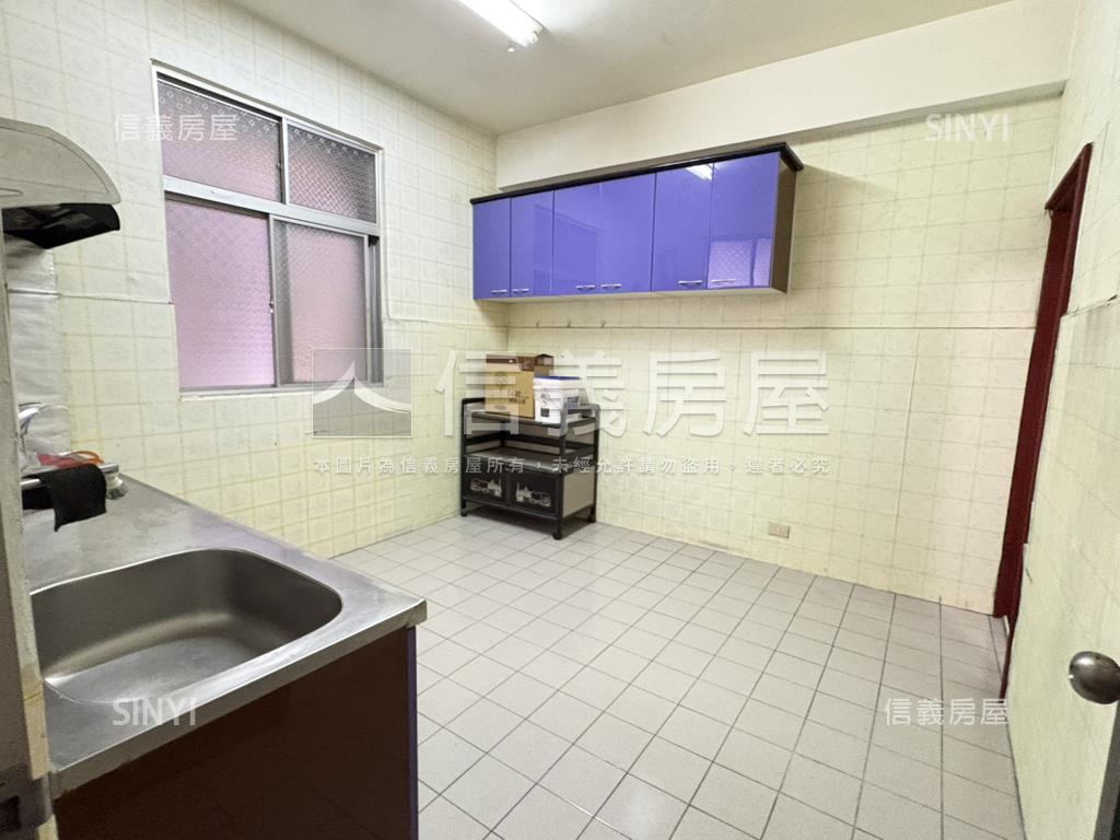 南山獨棟典雅三樓房屋室內格局與周邊環境