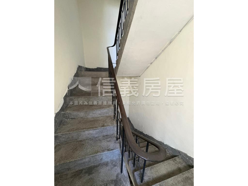 南山獨棟典雅三樓房屋室內格局與周邊環境