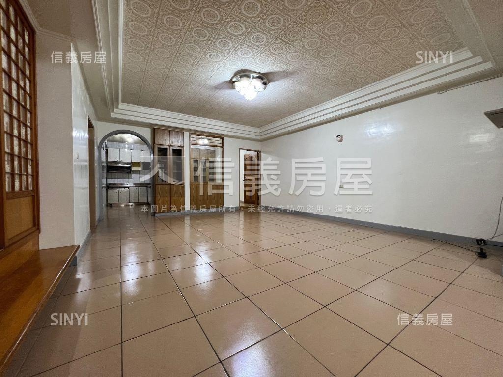 石牌商城２樓美寓房屋室內格局與周邊環境