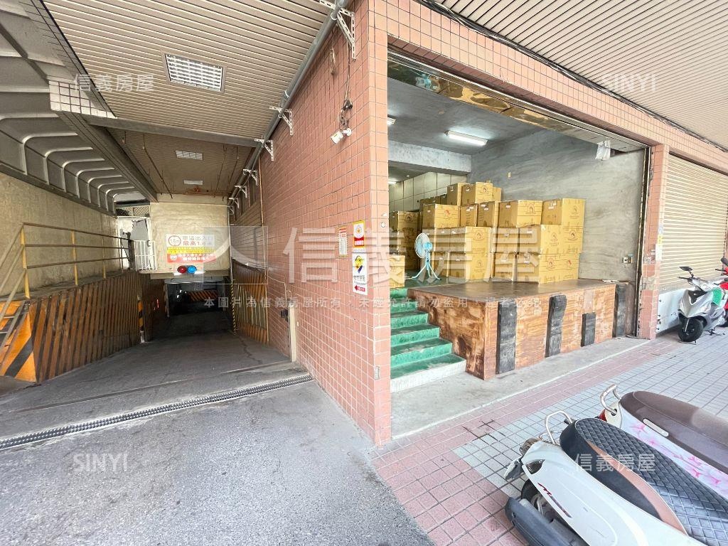 大坪數稀有面寬店面房屋室內格局與周邊環境