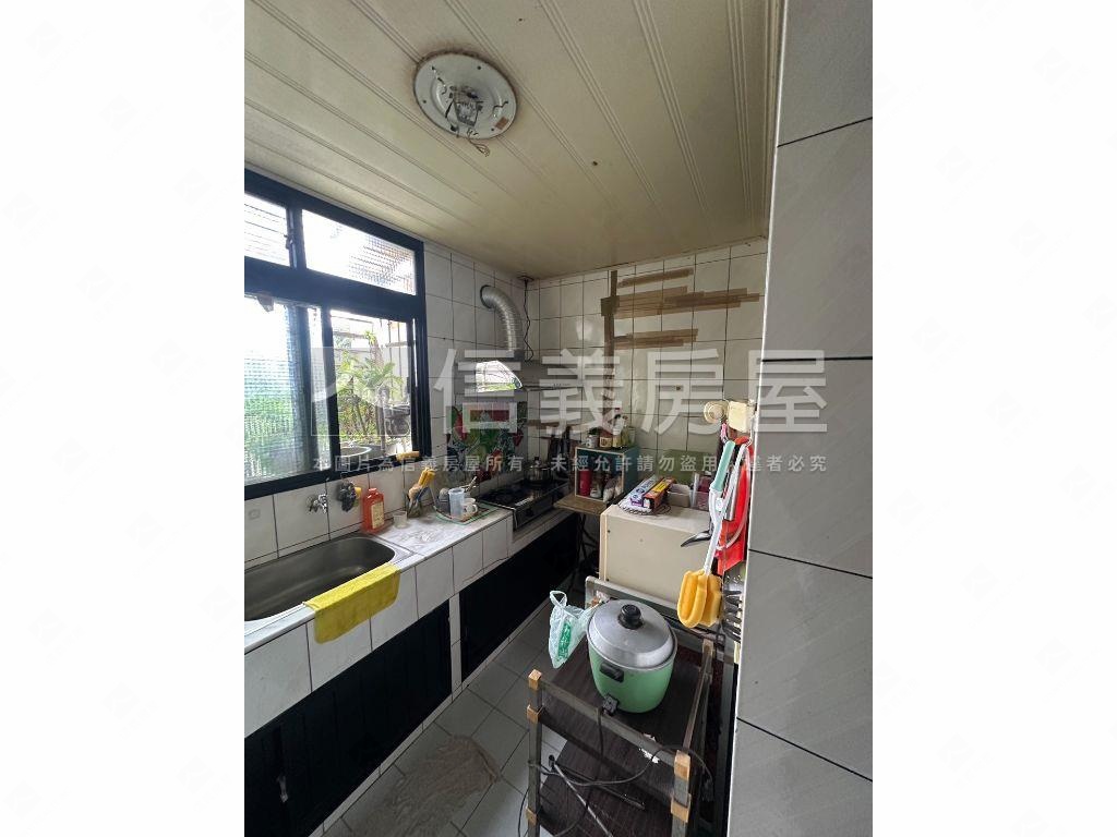 南港中研Ω公寓二樓房屋室內格局與周邊環境