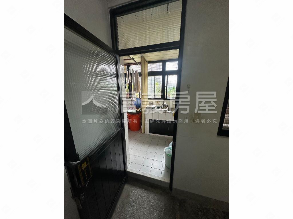 南港中研Ω公寓二樓房屋室內格局與周邊環境