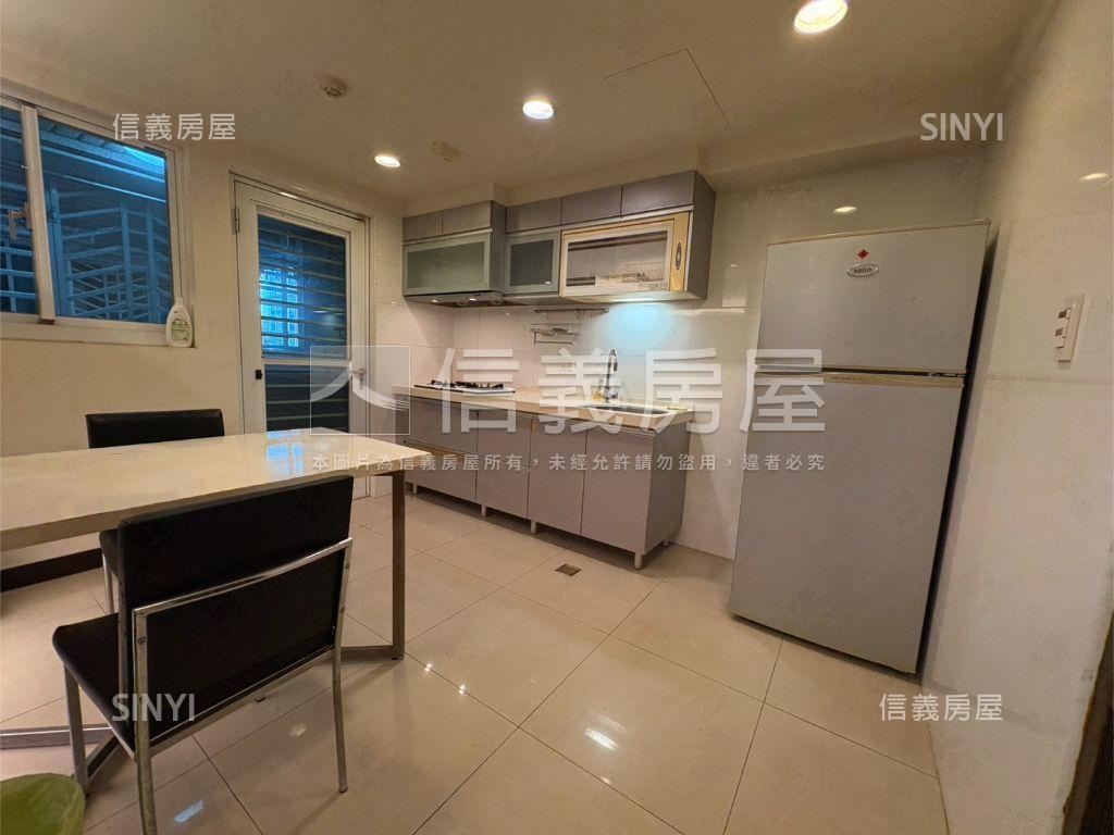 稀有雙併米蘭尊邸近捷運站房屋室內格局與周邊環境