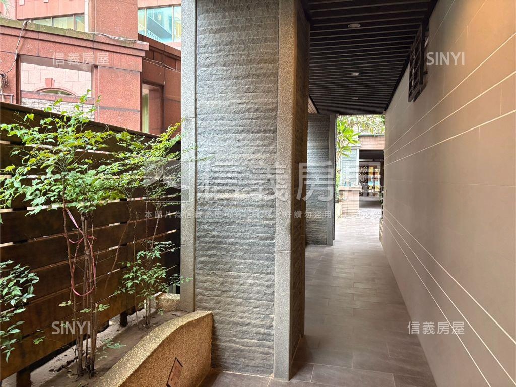 稀有雙併米蘭尊邸近捷運站房屋室內格局與周邊環境