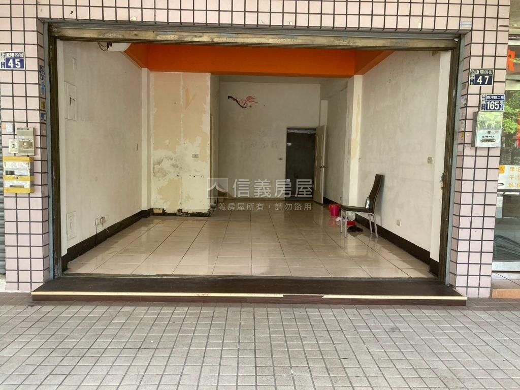 近捷運綠線熱鬧美店面房屋室內格局與周邊環境