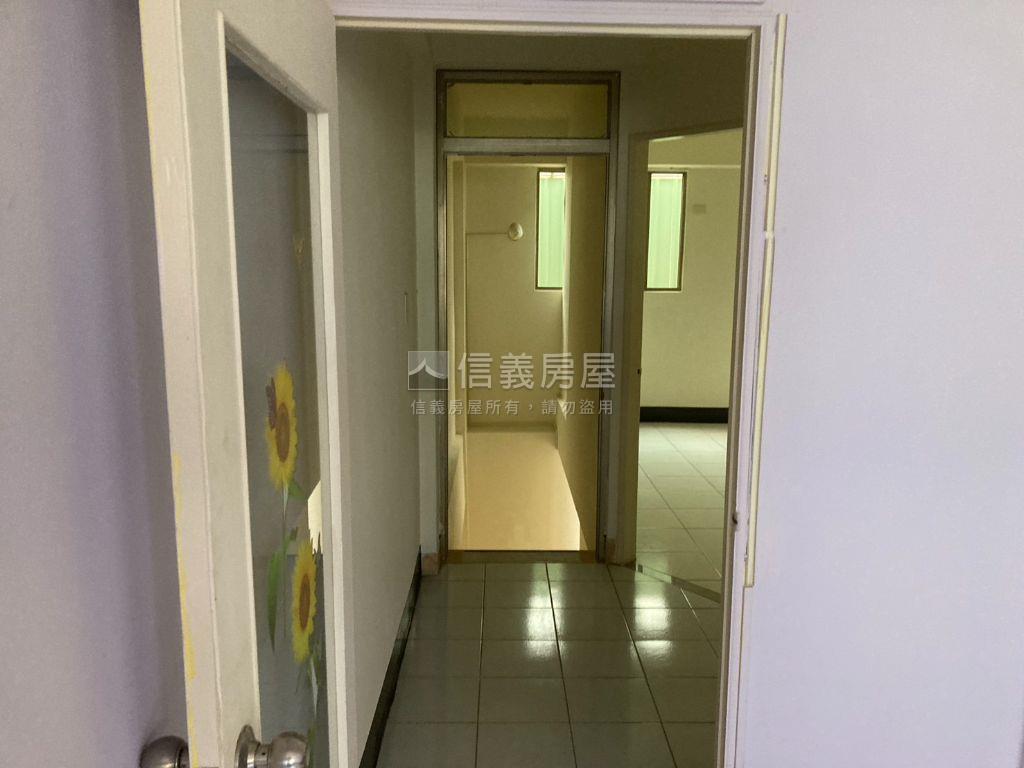 近捷運綠線熱鬧美店面房屋室內格局與周邊環境