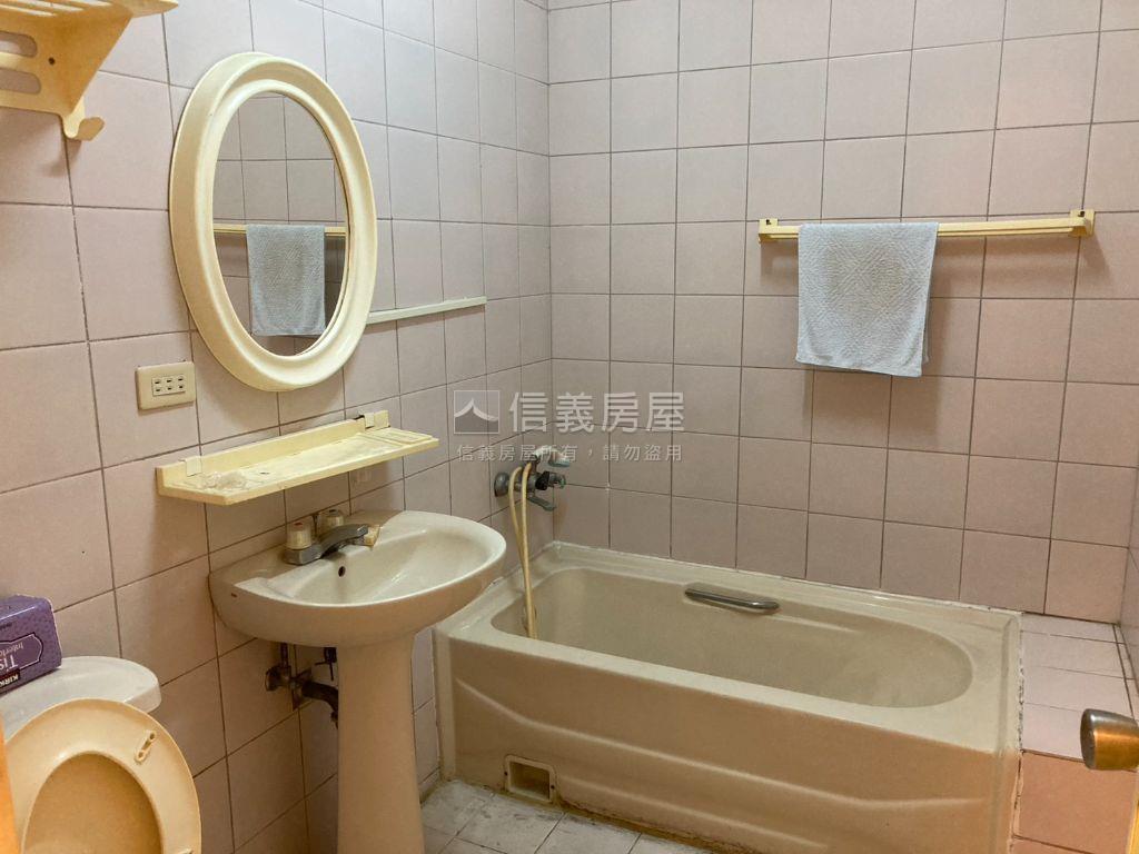 近捷運綠線熱鬧美店面房屋室內格局與周邊環境