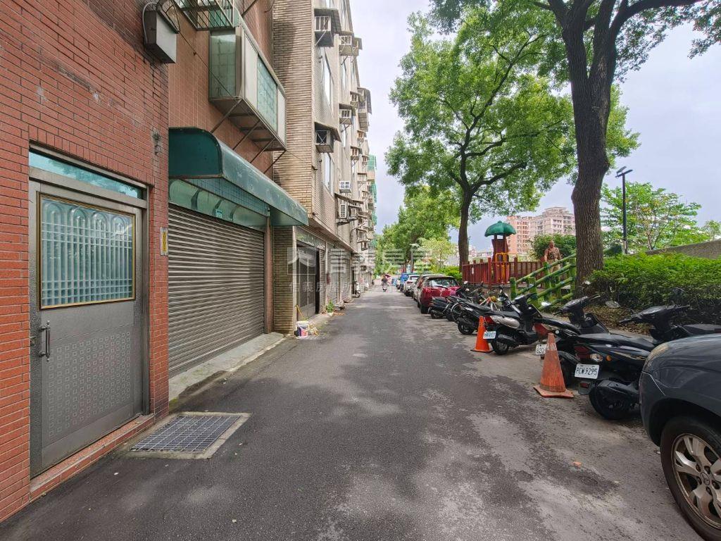 雙面通達◆聚金透店房屋室內格局與周邊環境