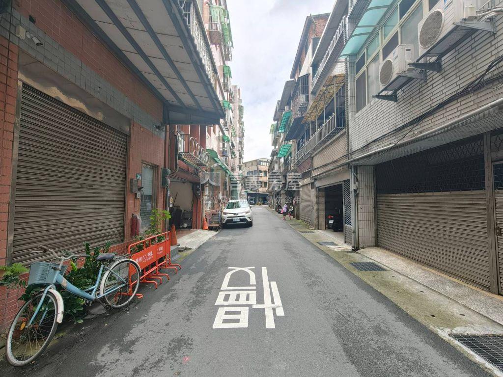 雙面通達◆聚金透店房屋室內格局與周邊環境