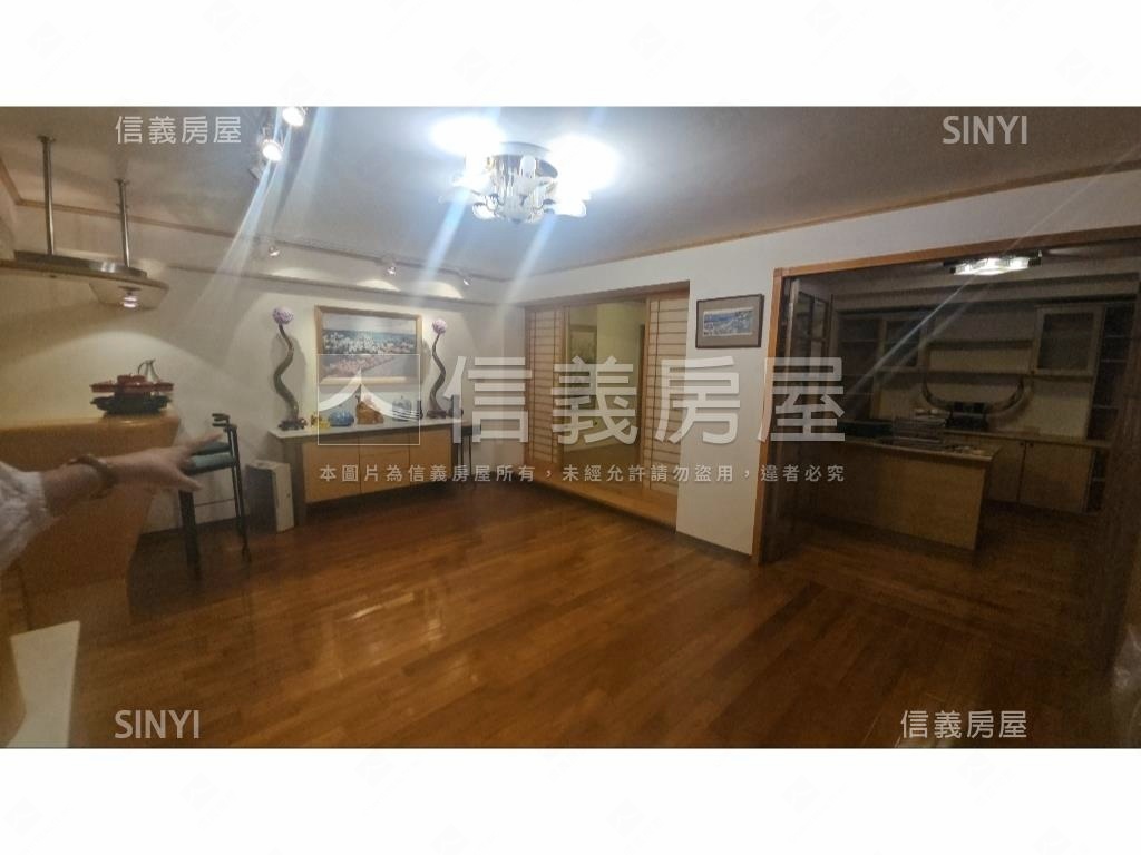 士東１樓大空間漂亮美宅房屋室內格局與周邊環境