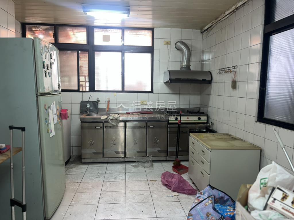 稀有民享街公寓一二樓房屋室內格局與周邊環境