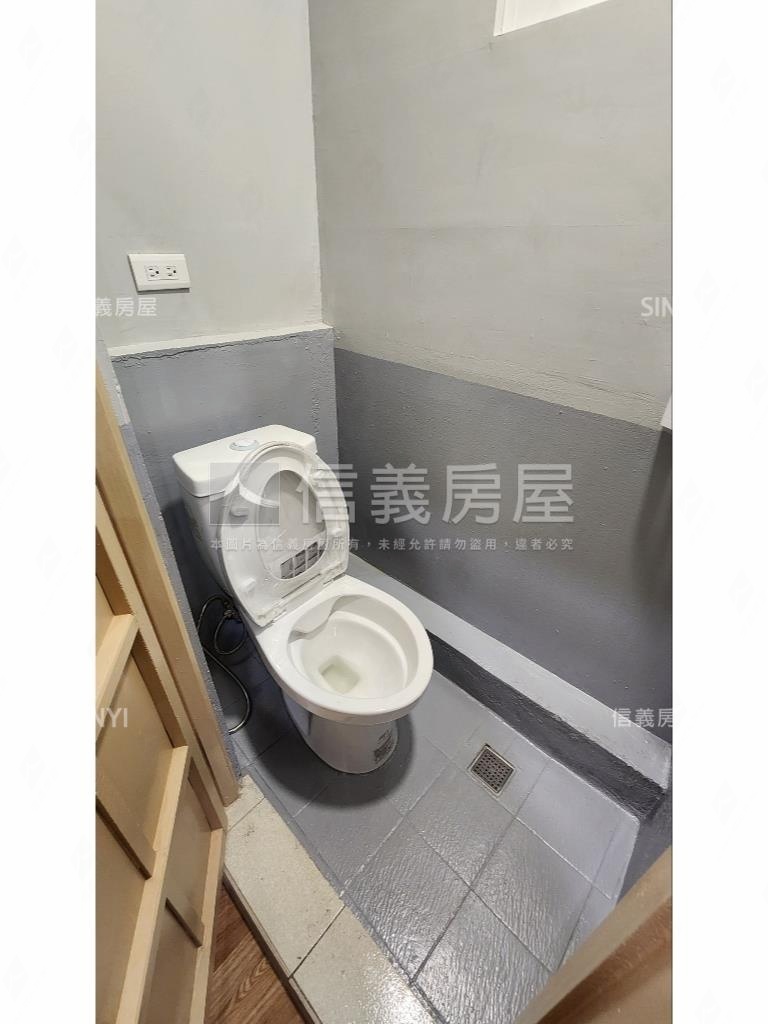 近永華海安商圈老街角窗店房屋室內格局與周邊環境