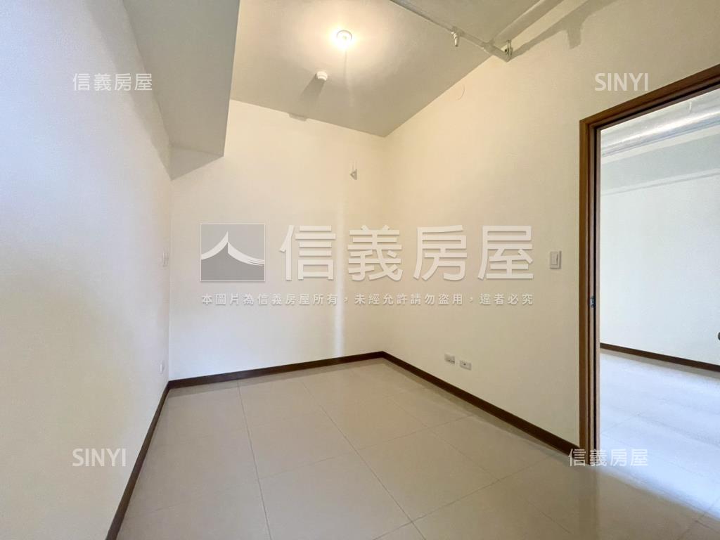 遠雄幸福成頂樓兩房平車房屋室內格局與周邊環境