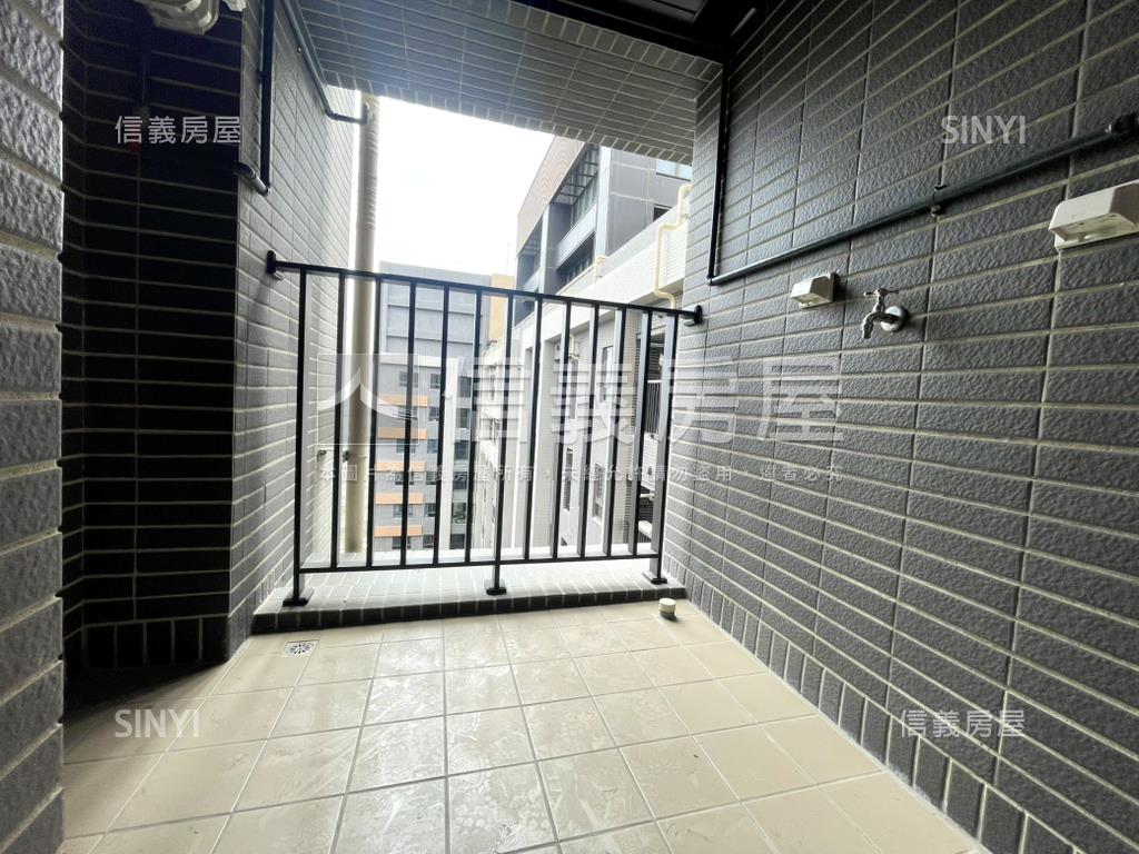 遠雄幸福成頂樓兩房平車房屋室內格局與周邊環境