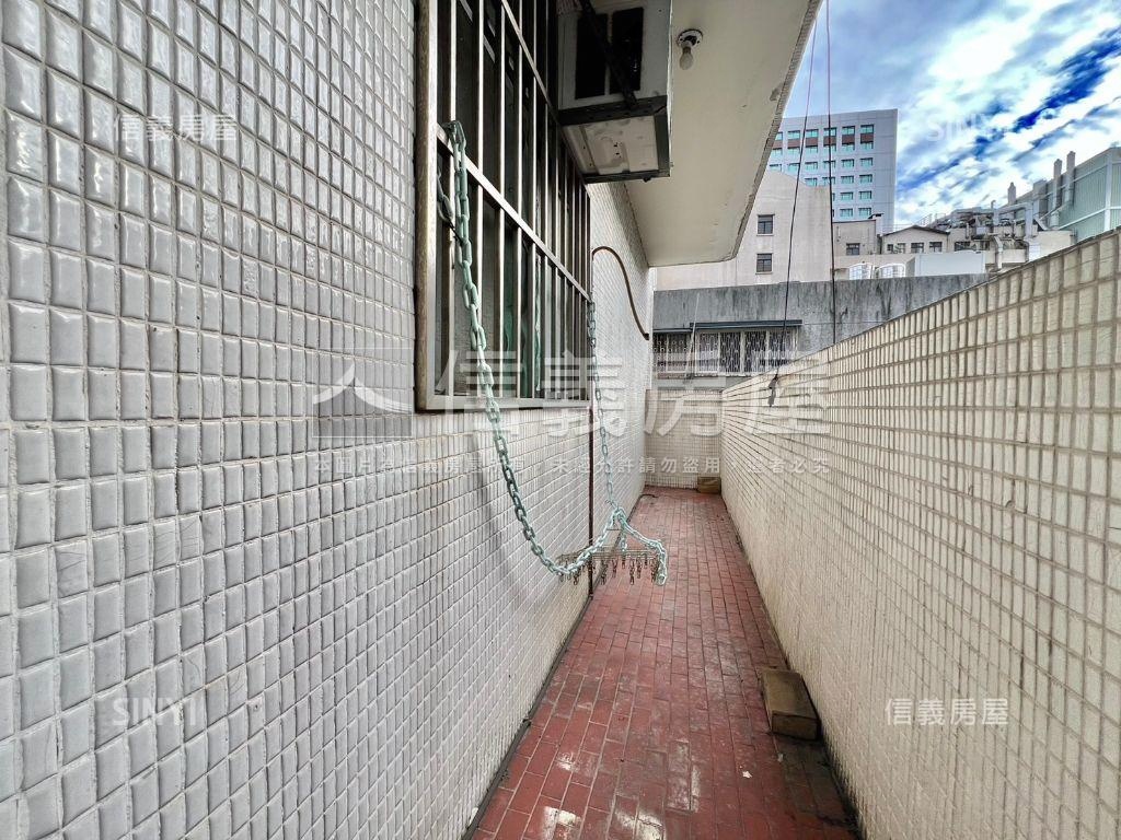 中國醫置產電梯三房房屋室內格局與周邊環境