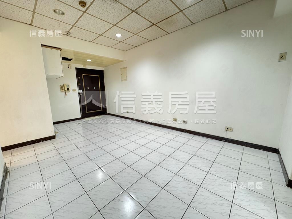 小天地舒適兩房有車位房屋室內格局與周邊環境