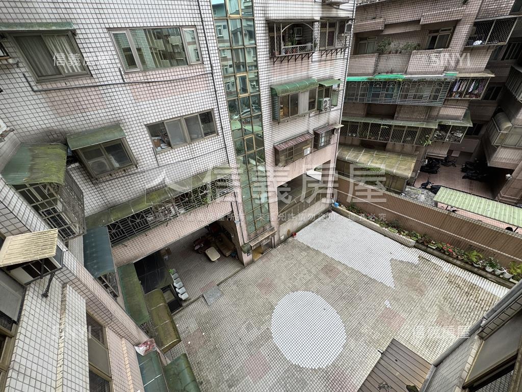 小天地舒適兩房有車位房屋室內格局與周邊環境