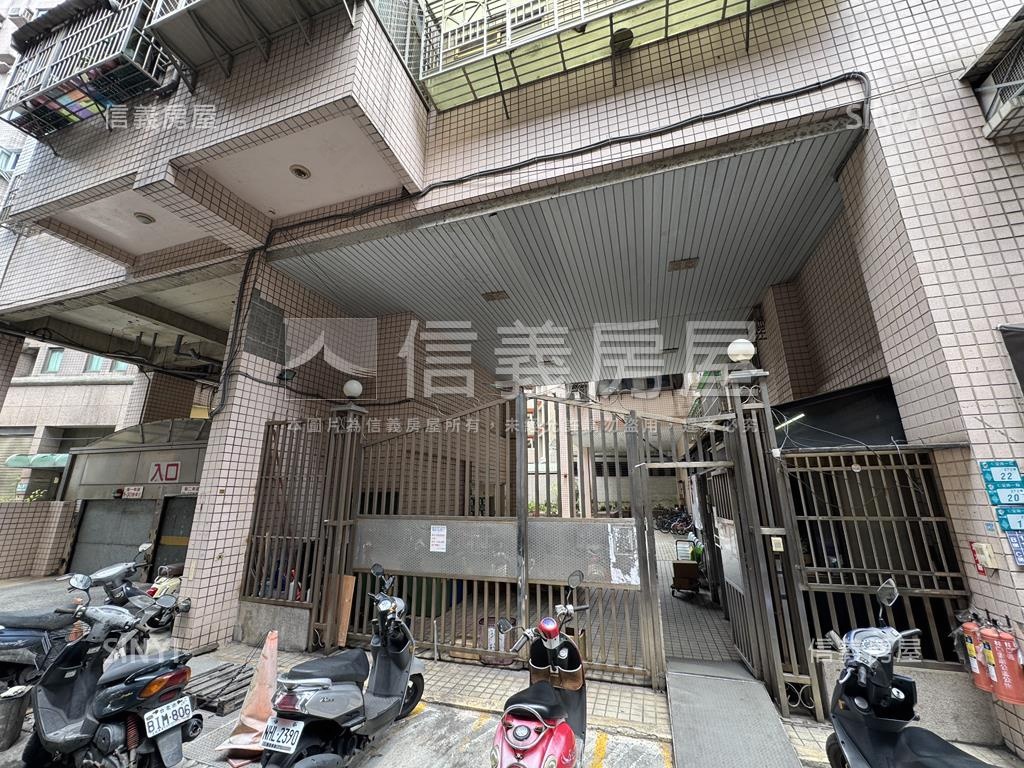 小天地舒適兩房有車位房屋室內格局與周邊環境