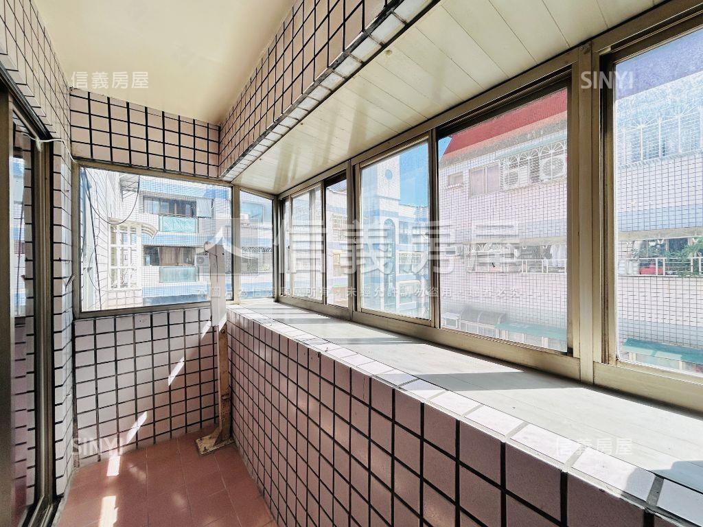 藝文次頂樓景觀佳三房房屋室內格局與周邊環境