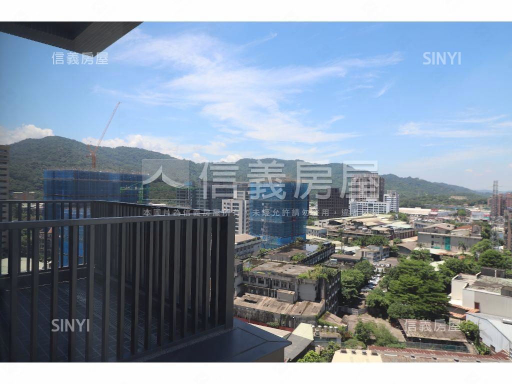 永寧捷運百坪辦公Ｉ房屋室內格局與周邊環境