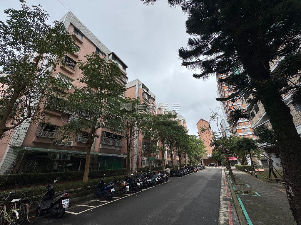 面綠蔭電梯三房車位可抽房屋室內格局與周邊環境