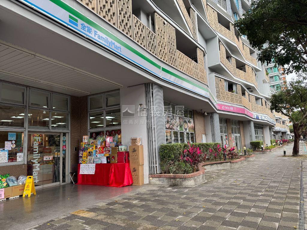 面綠蔭電梯三房車位可抽房屋室內格局與周邊環境