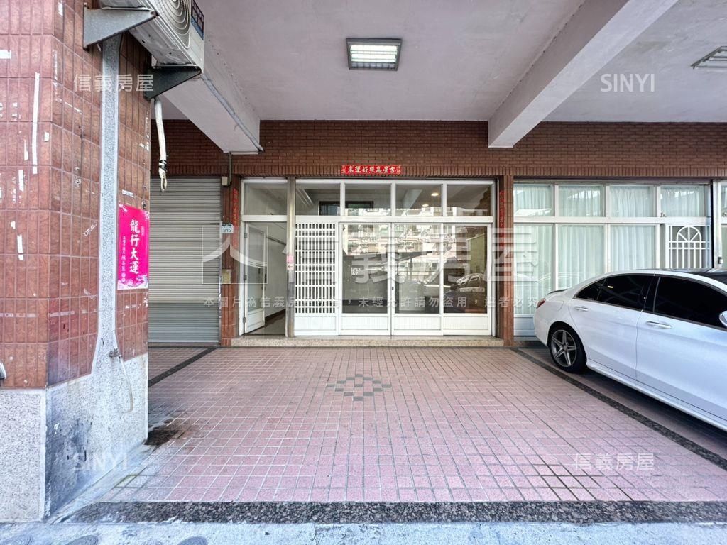 近高鐵面寬金店面配車位房屋室內格局與周邊環境
