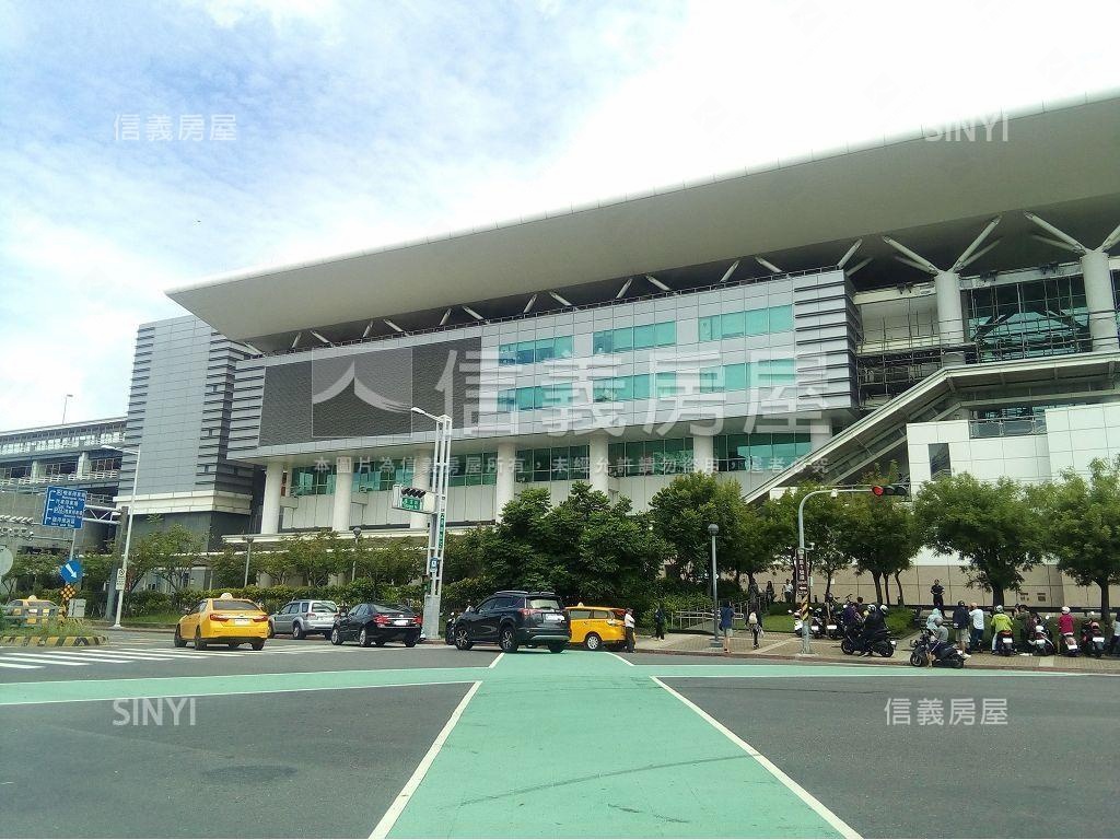 近高鐵面寬金店面配車位房屋室內格局與周邊環境