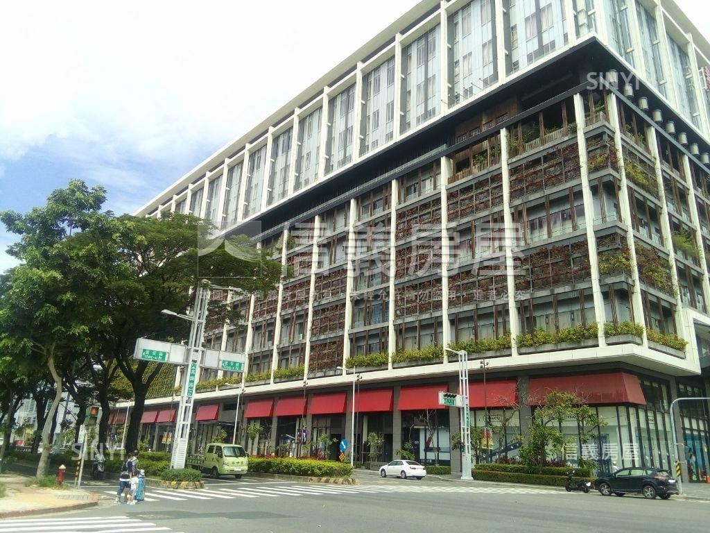 近高鐵面寬金店面配車位房屋室內格局與周邊環境
