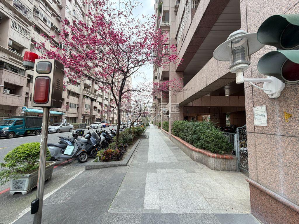 皇城帝寶三房首選好案房屋室內格局與周邊環境