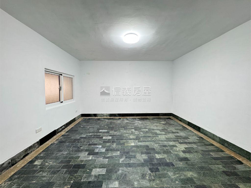 親子遊樂園旁翻新車庫透天房屋室內格局與周邊環境