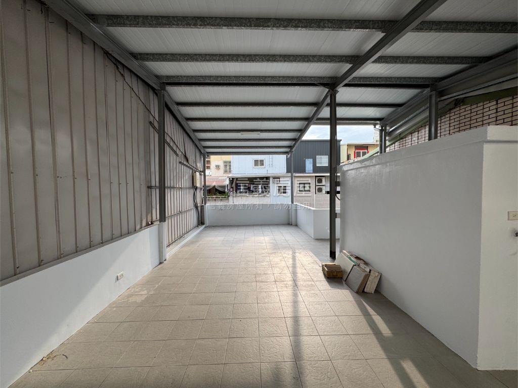 親子遊樂園旁翻新車庫透天房屋室內格局與周邊環境