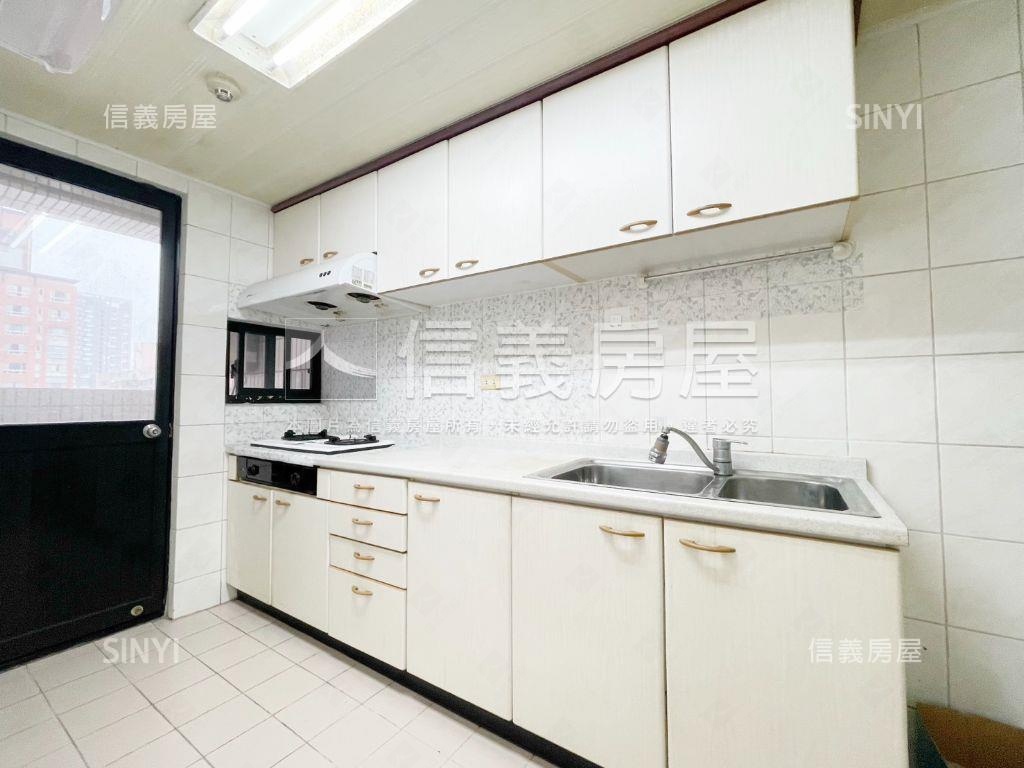 環翠清新三房配車位房屋室內格局與周邊環境