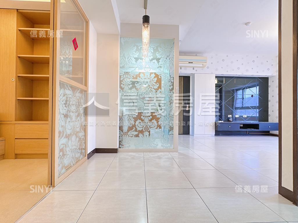 高鐵景觀８樓成家三房車位房屋室內格局與周邊環境