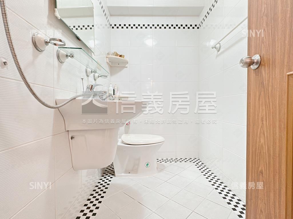 高鐵景觀８樓成家三房車位房屋室內格局與周邊環境