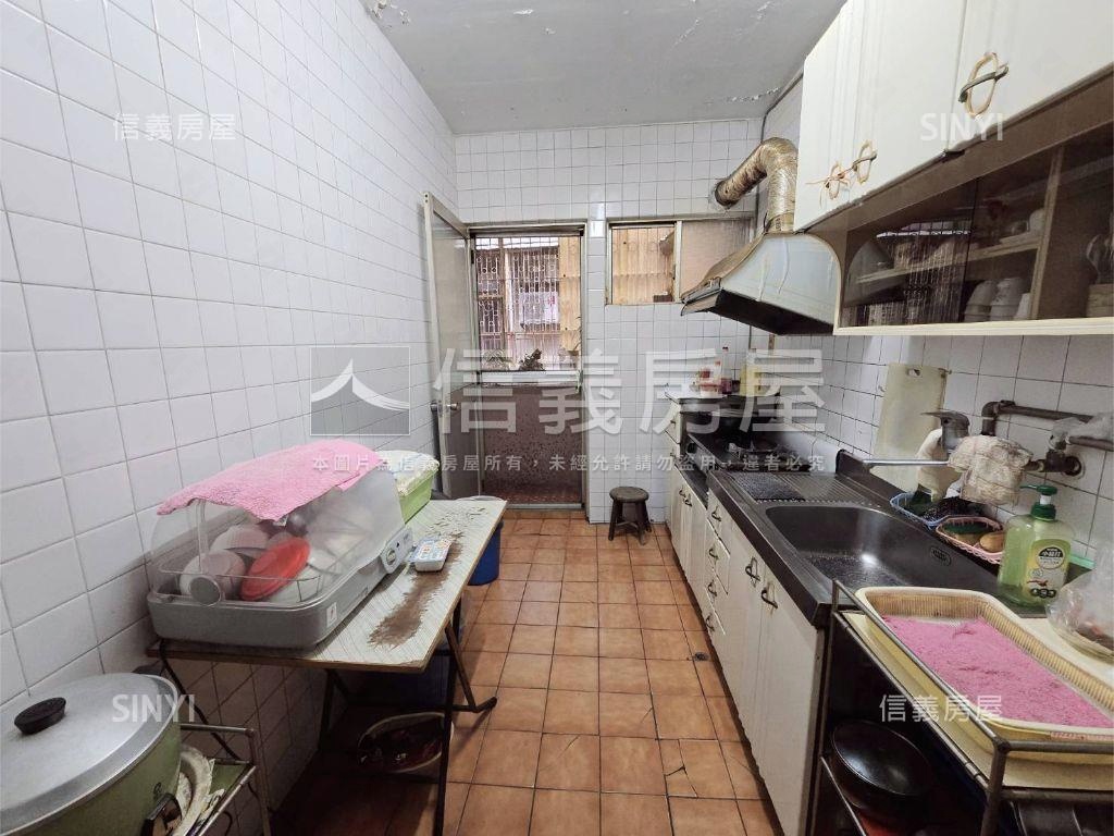 萬隆稀有大空間黃金三樓房屋室內格局與周邊環境