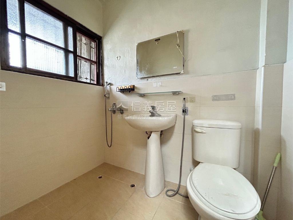 專任近進德國小古早味透天房屋室內格局與周邊環境