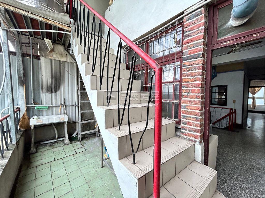 專任近進德國小古早味透天房屋室內格局與周邊環境