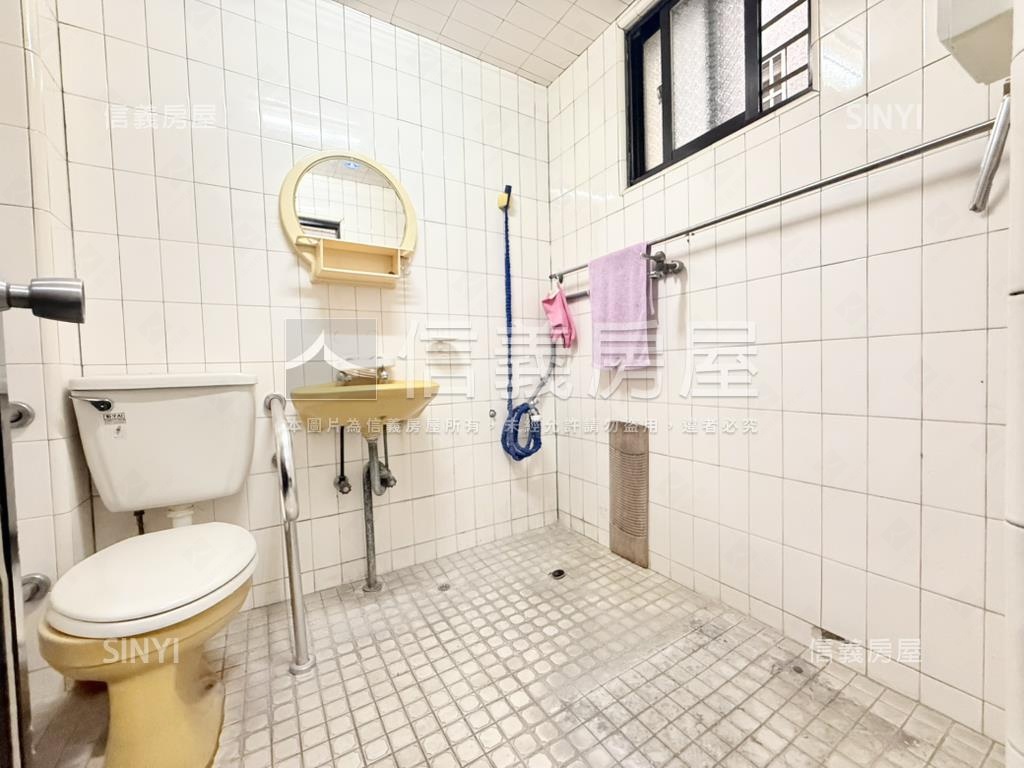 近文山稀有正街角窗透天房屋室內格局與周邊環境