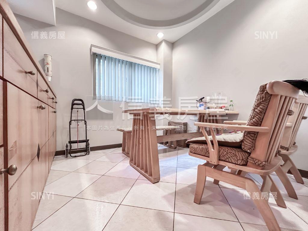 世代名門樓中樓三房帶車位房屋室內格局與周邊環境