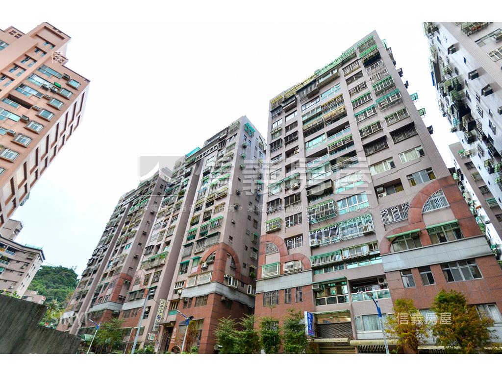 景安雙捷運１房２廳房屋室內格局與周邊環境