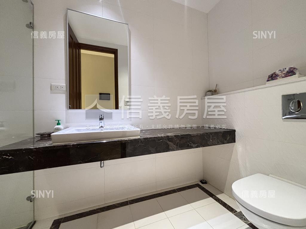 帝堡極景，光影奢雅寓所房屋室內格局與周邊環境