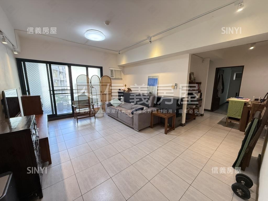 中西區屋況佳４房有平車房屋室內格局與周邊環境