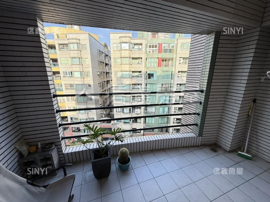 中西區屋況佳４房有平車房屋室內格局與周邊環境