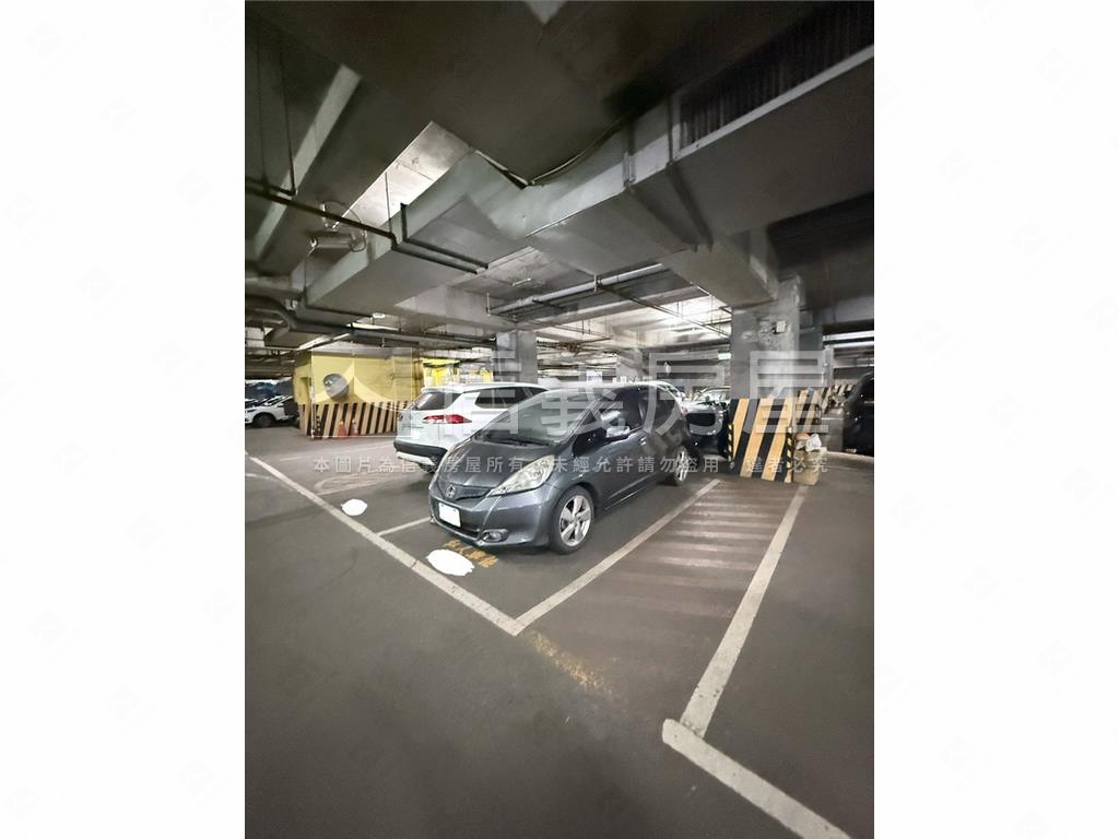 中西區屋況佳４房有平車房屋室內格局與周邊環境