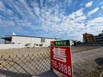 近學校面公園漂亮角地