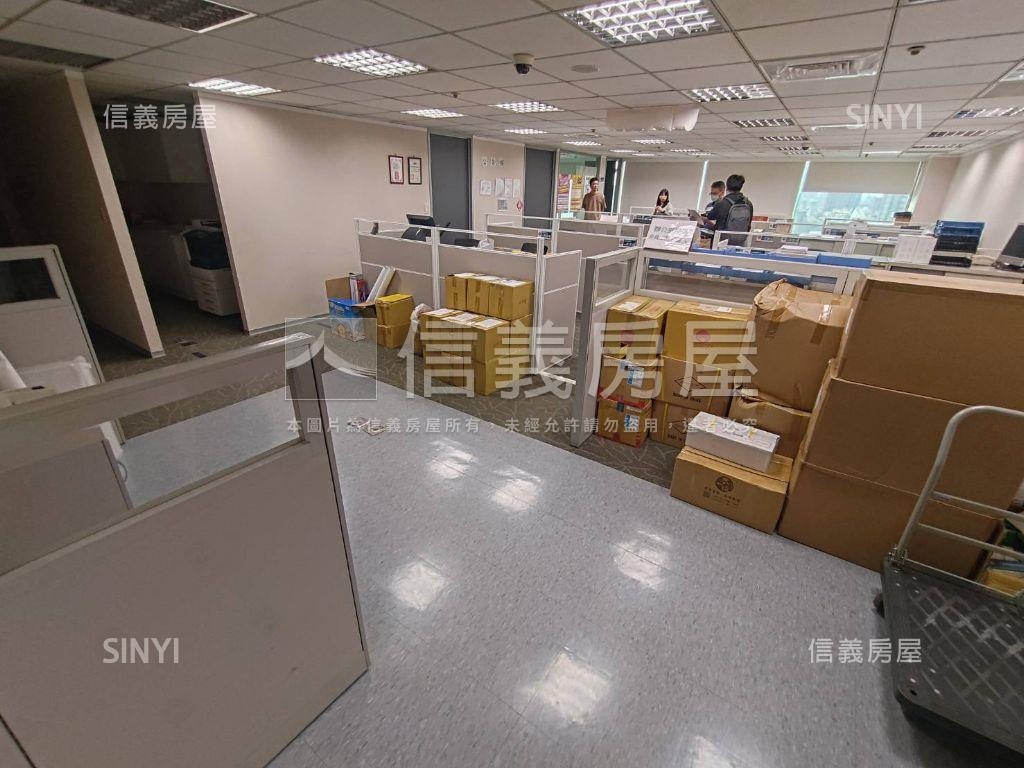 東區擎天大樓優質辦公室Ａ房屋室內格局與周邊環境