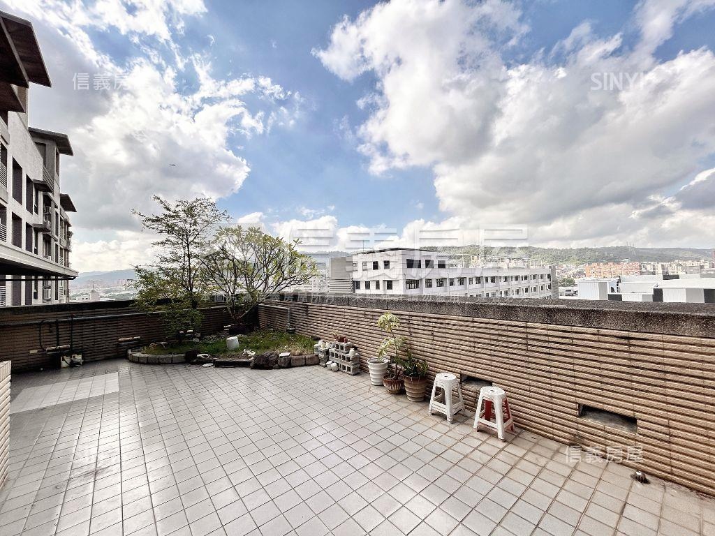 台北新天地露臺戶房屋室內格局與周邊環境