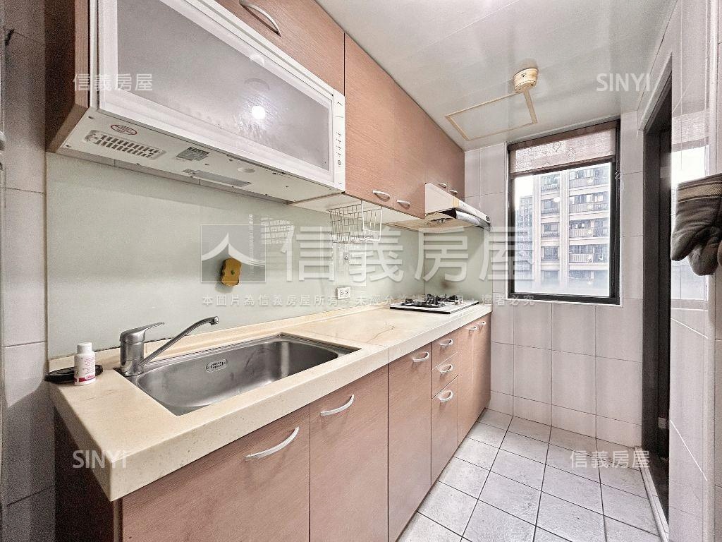 台北新天地露臺戶房屋室內格局與周邊環境