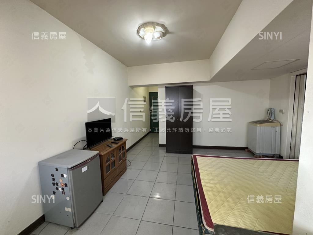 便宜！進化北路電梯套房房屋室內格局與周邊環境